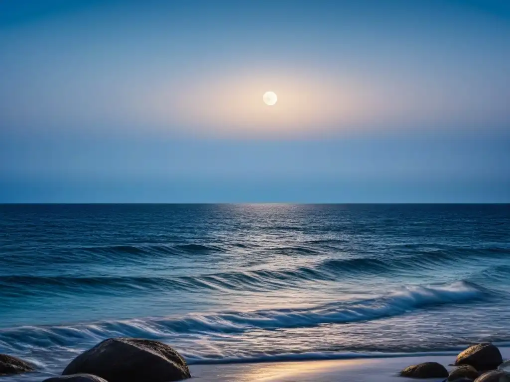 Escena nocturna marina: océano tranquilo bajo un cielo estrellado con la luna reflejada en el agua