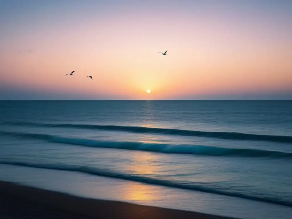 Una vista serena del horizonte marítimo al atardecer, con colores pastel y la calma del mar reflejando la luz